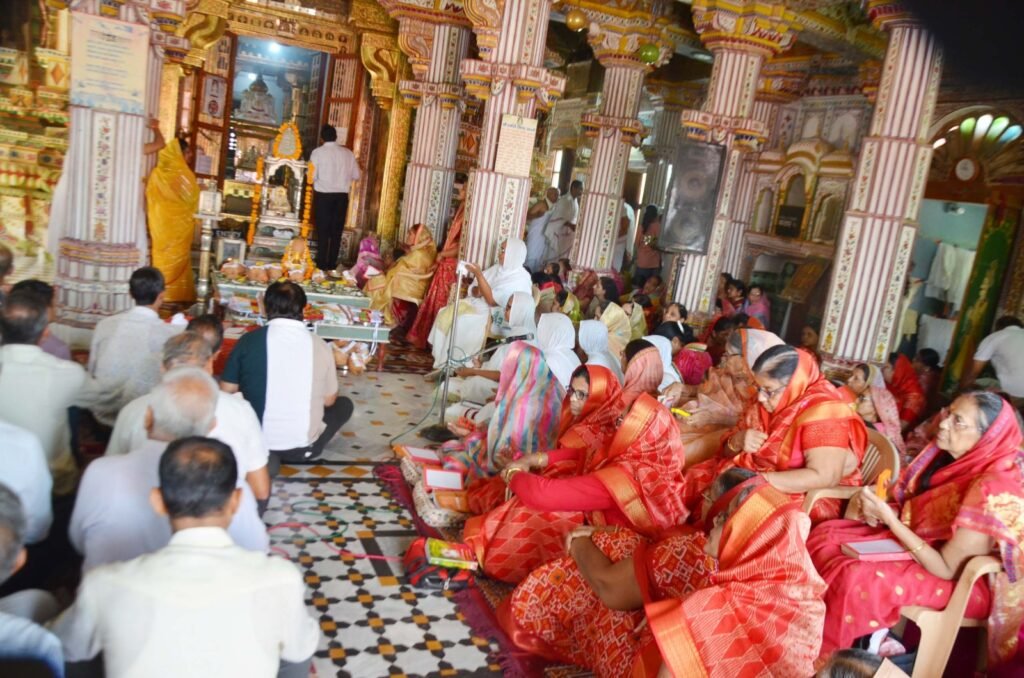 साध्वीवृंद के सान्निध्य में भांडाशाह जैन मंदिर में वार्षिक ध्वजा उत्सव एवं संगीतमय पूजा