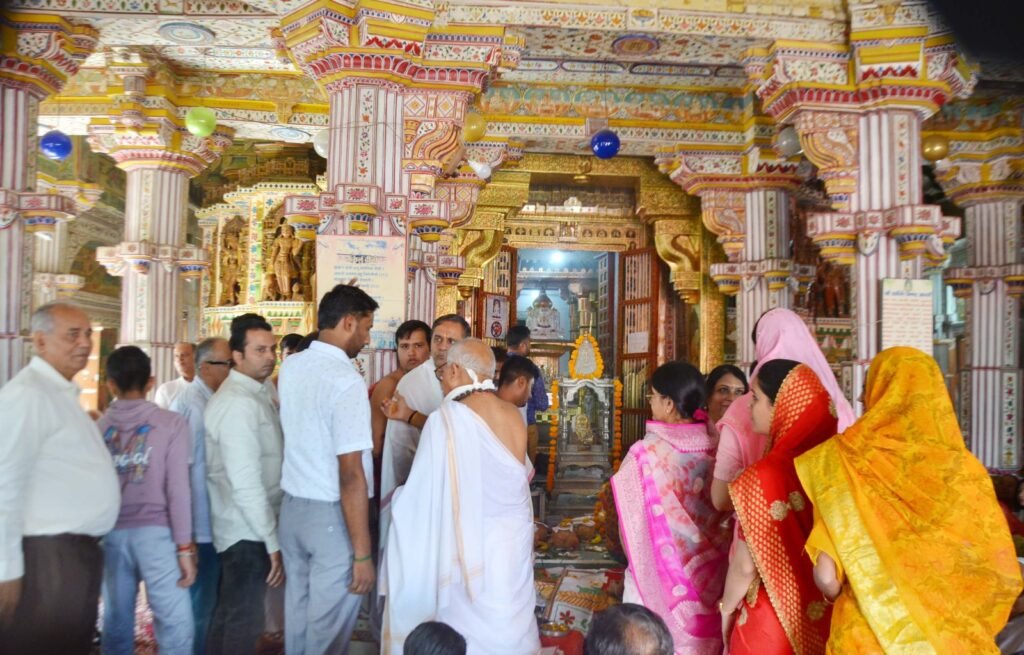 साध्वीवृंद के सान्निध्य में भांडाशाह जैन मंदिर में वार्षिक ध्वजा उत्सव एवं संगीतमय पूजा