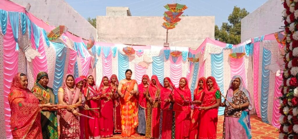 गरबा और दीपदान के जरिए मतदाताओं को किया जागरूक
