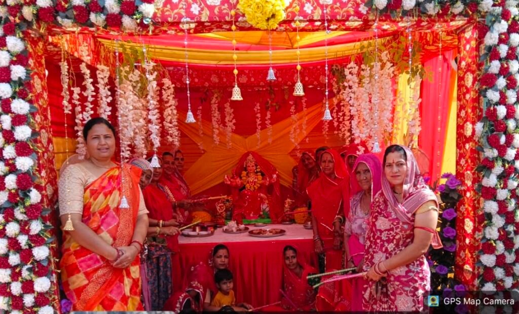 गरबा और दीपदान के जरिए मतदाताओं को किया जागरूक