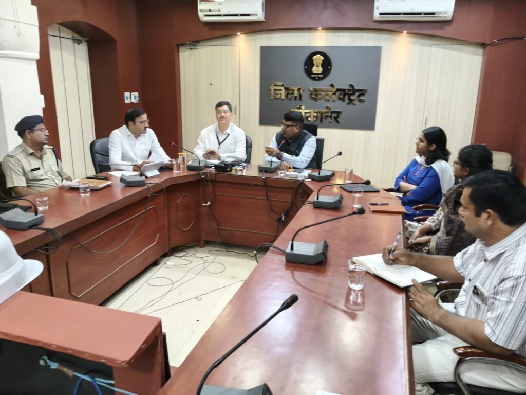 पंचायत राज आम चुनाव : जिला निर्वाचन अधिकारी श्री निशान्त जैन और पर्यवेक्षक नवनीत कुमार ने ली बैठक