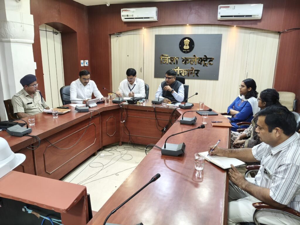 पंचायत राज आम चुनाव : जिला निर्वाचन अधिकारी श्री निशान्त जैन और पर्यवेक्षक नवनीत कुमार ने ली बैठक