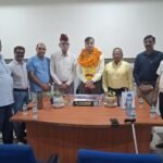 जिस विद्यालय में पढ़े, उसी के संचालक पहुंचे सम्मान करने; राष्ट्र हित फाउंडेशन ट्रस्ट ने किया डॉ. सिरोही का सम्मान