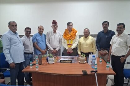 जिस विद्यालय में पढ़े, उसी के संचालक पहुंचे सम्मान करने; राष्ट्र हित फाउंडेशन ट्रस्ट ने किया डॉ. सिरोही का सम्मान