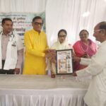 एक सम्मान समारोह मे सीता/सुशीला पुगलिया को नौ दुर्गा सम्मान दिया गया
