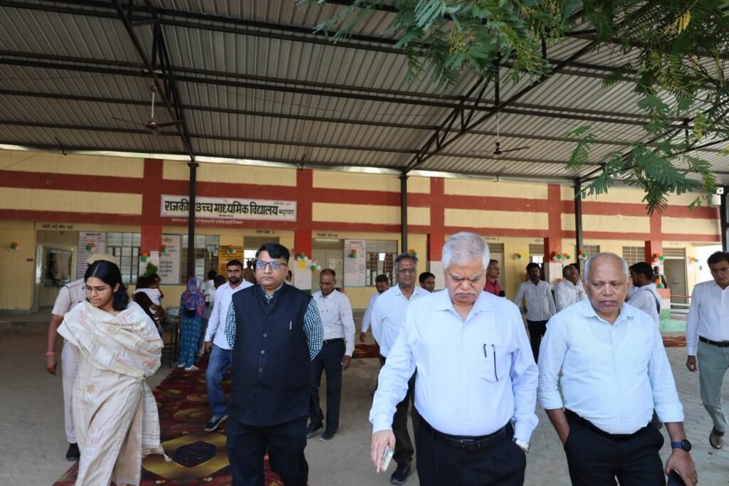 पूर्ण गंभीरता और जिम्मेदारी से कार्य करें निर्वाचन से जुड़े अधिकारी-कर्मचारी, मतदान केन्द्रों पर चाक-चौबंद रहें सभी व्यवस्थाएं
