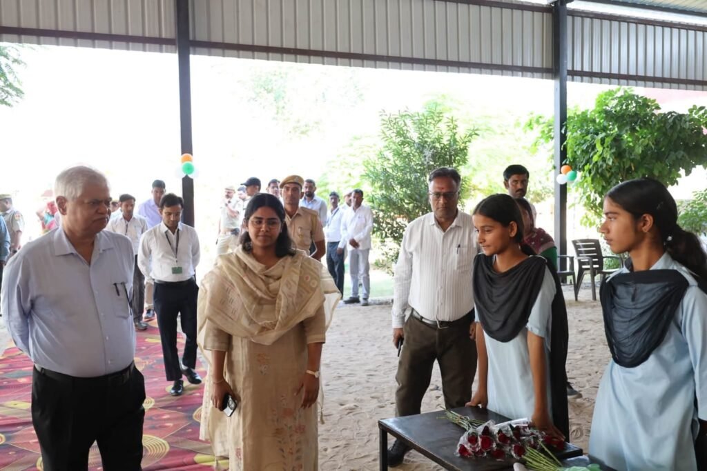 पूर्ण गंभीरता और जिम्मेदारी से कार्य करें निर्वाचन से जुड़े अधिकारी-कर्मचारी, मतदान केन्द्रों पर चाक-चौबंद रहें सभी व्यवस्थाएं